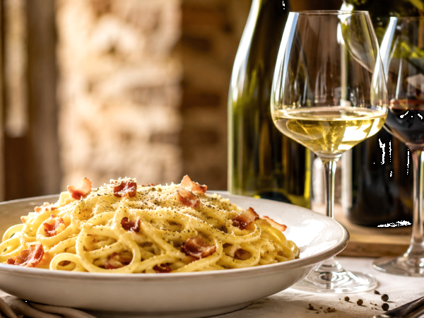 Come scegliere il vino perfetto per la carbonara: consigli pratici e abbinamenti dai sommelier