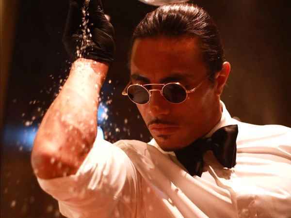 Salt Bae apre un nuovo ristorante a Roma, sui social è polemica!