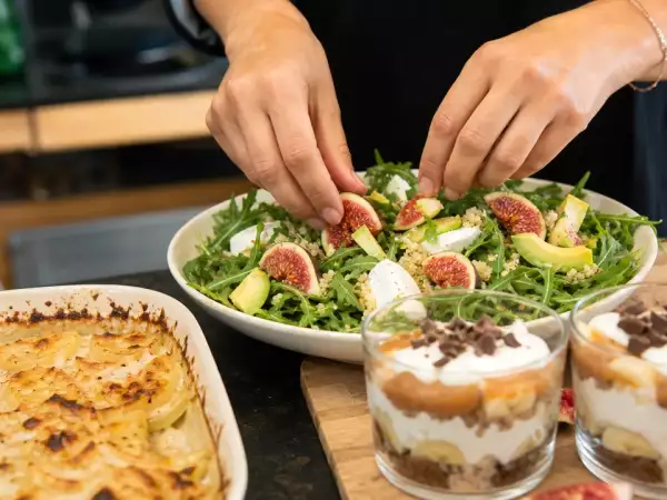 Menu del giorno, 4 settembre: patate cacio e pepe, insalata agrodolce e banoffee al bicchiere
