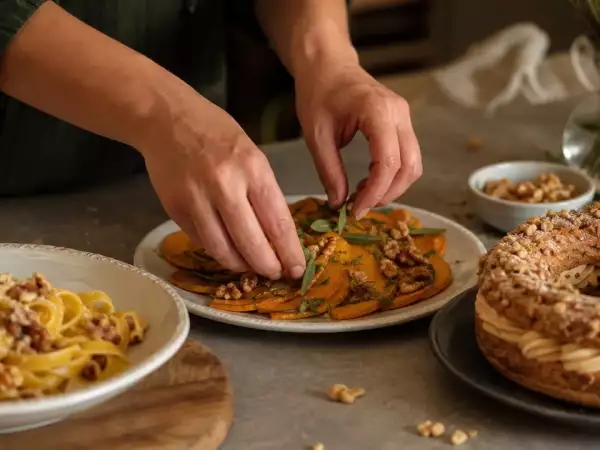Menu del giorno, 7 settembre: zucca marinata, tagliatelle con fichi e Paris-Brest