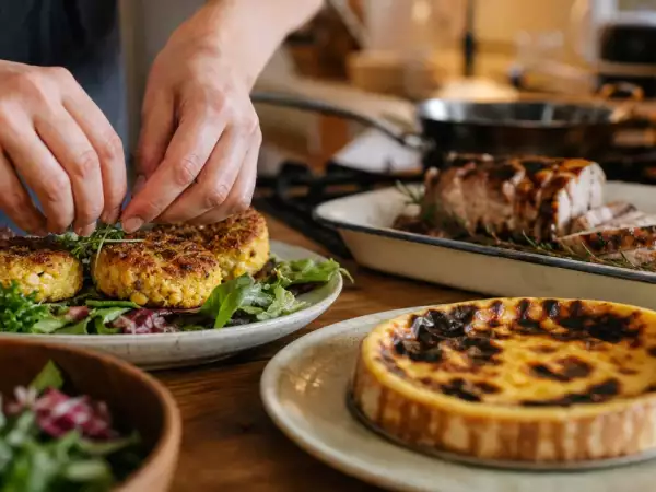 Menu del giorno, 9 settembre: crocchette di miglio, filetto di maiale e flan parisien senza lattosio