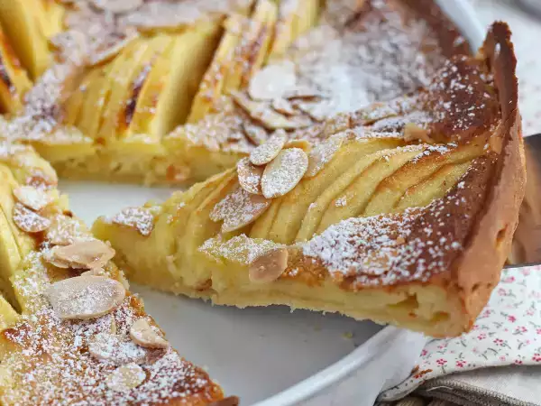 Dolci di settembre con fichi, uva e mele che profumano di fine estate