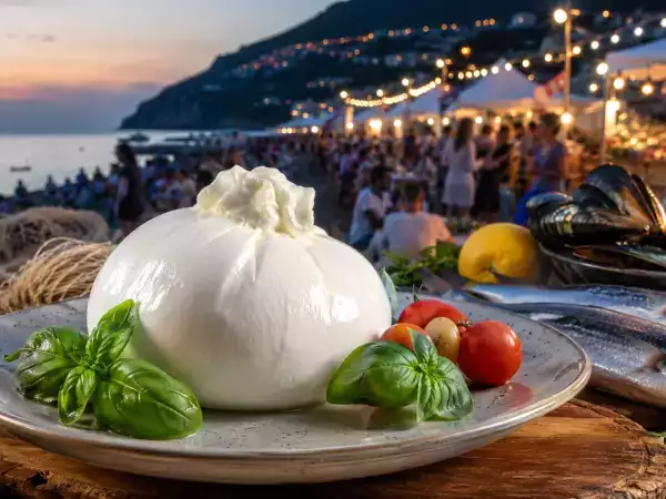 Bufala Fest 2026: mozzarella, mare e dieci anni da assaggiare a Napoli