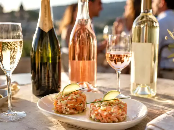 I vini francesi da provare all’aperitivo: bottiglie che conquistano fin dal primo sorso
