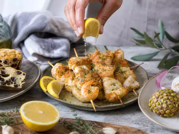 Menu del giorno, 22 settembre: tortini salati, spiedini di pesce e dolci alla mandorla e pistacchio