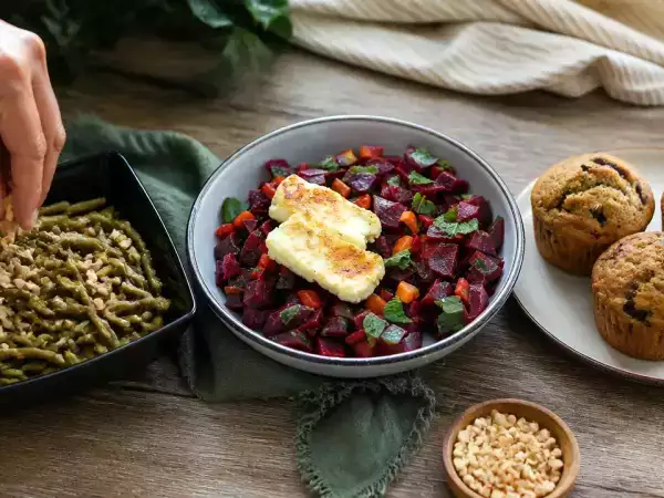 Menu vegetariano, 1 ottobre: un viaggio di sapori tra fagiolini croccanti, insalata colorata e muffin golosi