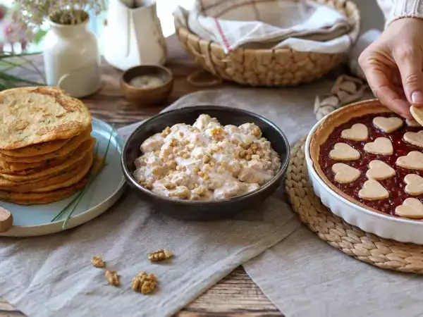 Menu del giorno, 12 ottobre: pancake salati alle lenticchie, gnocchi di zucca cremosi e crostata di fragole
