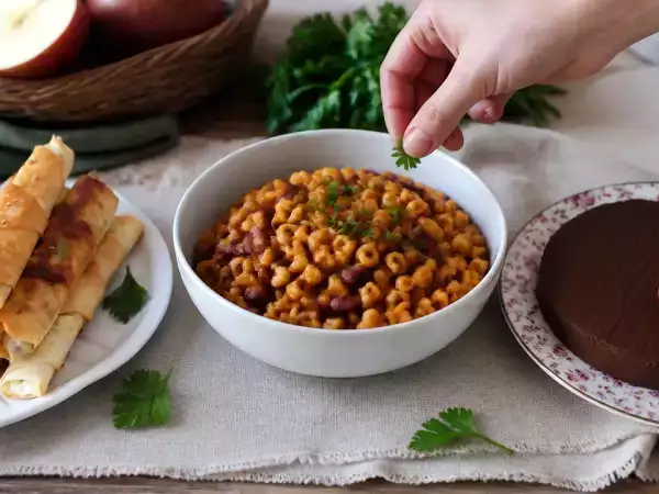 Menu vegetariano, 16 ottobre: avvolgenti börek, cremoso pasta e fagioli e un dolce fudge alle mele