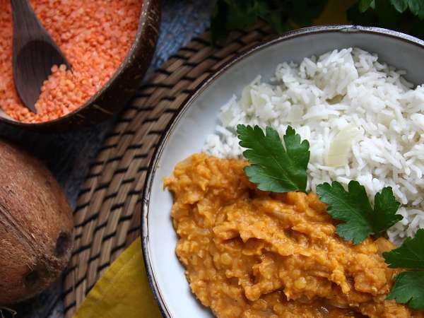 Fagioli e lenticchie possono sostituire la carne? Ecco quante proteine offre davvero una porzione