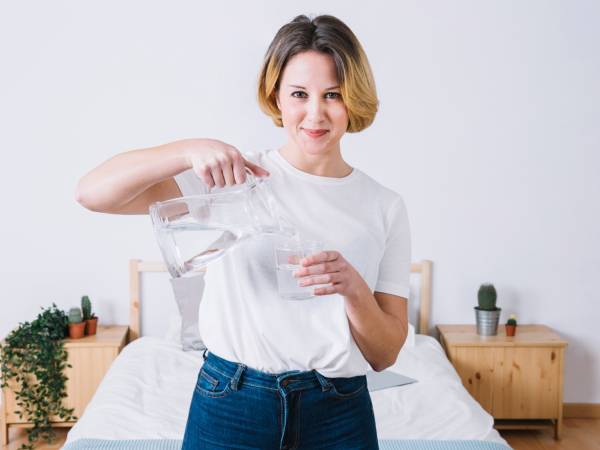 5 sorprendenti motivi per bere un bicchiere d'acqua prima della doccia!