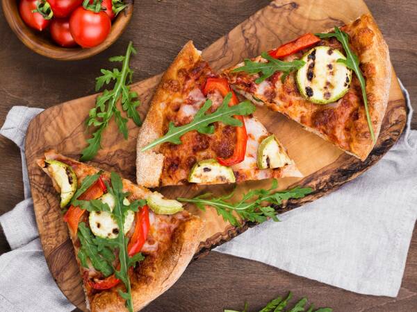 Perché la pinsa sta conquistando sempre più appassionati di pizza?