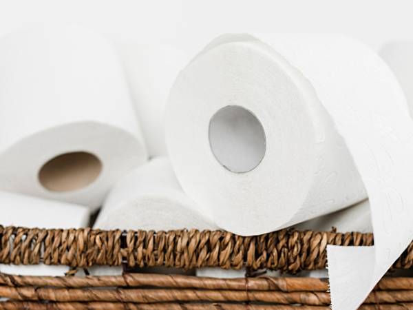 Perché sempre più persone mettono la carta igienica nel frigorifero?