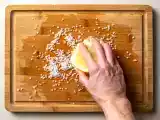 Articoli: Taglieri di legno puliti e profumati: la guida semplice e green