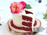 Red Velvet Cake di San Valentino: la torta più romantica da preparare (rossa, vellutata, irresistibile)
