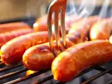 Articoli: Bucare le salsicce prima di cuocerle: errore comune o trucco geniale? la verità che cambia tutto