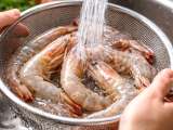 Articoli: Lavate i gamberi prima di cucinarli? Scoprite perché questo gesto comune potrebbe rovinare il risultato finale