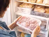 Articoli: Avete dimenticato di scongelare? Il trucco rapido che in pochi minuti salva il tuo pasto serale