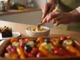 Articoli: Menu vegetariano, 22 maggio: un viaggio tra sapori con hummus, tian di verdure e fudge