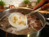 Articoli: Quella strana schiuma che compare sulla carne: la spiegazione che può cambiare il modo di cucinare