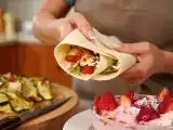 Articoli: Menu del giorno, 5 giugno: spiedini di zucchine, big mac wrap e cremoso alla fragola