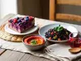 Articoli: Menu vegetariano, 7 giugno: un viaggio tra hummus di peperoni, riso venere e plumcake ai frutti di bosco