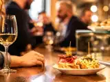 Articoli: Tapas spagnole: la sorprendente storia del rito che ha trasformato il modo di mangiare in Spagna