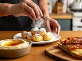 Articoli: Menu del giorno, 13 giugno: un viaggio tra hummus, grilled cheese e bignè craquelin