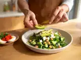 Articoli: Menu vegetariano, 19 giugno: un viaggio di sapori freschi tra uova ripiene e insalate estive