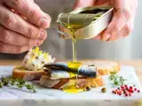 Articoli: Butti via l'olio dalla scatoletta di sardine? Ecco perché stai sprecando molto più di quanto pensi