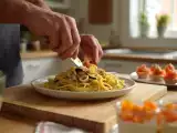 Articoli: Menu del giorno, 30 giugno: coni di pasta sfoglia, linguine con totani e mousse di albicocche