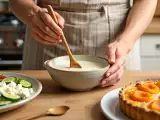 Articoli: Menu del giorno, 2 luglio: freschezza e sapore con ajoblanco, insalata e torta di albicocche