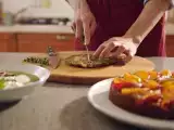 Articoli: Menu vegetariano, 6 luglio: freschezza e sapori estivi con zuppa di ravanelli, torta salata e dolce alle pesche