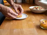 Articoli: Menu del giorno, 8 luglio: mini croissants prosciutto e formaggio, un'insalata di farro cremosa e un clafoutis di albicocche.
