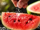Articoli: Sale sull'anguria: funziona davvero o è l'ennesimo trucco virale?