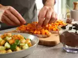 Articoli: Menu vegetariano, 21 luglio: freschezza e golosità con tartine, insalata e mousse