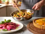 Articoli: Menu vegetariano, 23 luglio: ravioli di barbabietola, rigatoni speziati e torta rustica alle pesche