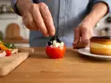 Articoli: Menu del giorno, 30 luglio: pomodori ripieni, tonno alla spagnola e torta tropézienne
