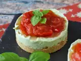 Articoli: Piccole cheesecake salate monoporzione: fresche, cremose e facili da servire per ogni occasione