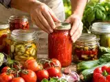 Articoli: Occhio alle conserve estive: consigli sui barattoli per evitare il botulino e conservare in sicurezza