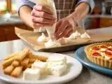 Articoli: Menu del giorno, 2 agosto: bastoncini di feta, quiche vegetariana e dolcetti meravigliosi