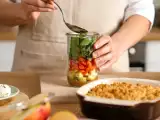 Articoli: Menu vegetariano, 2 agosto: palline di ricotta, insalata in barattolo e crumble di mele