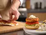 Articoli: Menu del giorno, 5 agosto: girelle di sfoglia, chickenburger coreano e nice cream