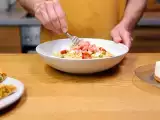 Articoli: Menu del giorno, 10 agosto: Samosa al curry, insalata di couscous perlato e cheesecake giapponese