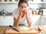 Articoli: Odore di cipolla sulle mani, il gesto semplice che lo elimina in pochi secondi