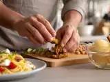 Articoli: Menu vegetariano, 14 agosto: un viaggio di sapori con falafel, carbonara e sorbetto