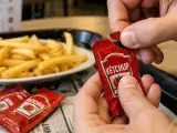 Articoli: Le bustine di ketchup spariranno dai ristoranti? La verità sulle nuove regole europee