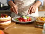 Articoli: Menu del giorno, 15 agosto: cake salato, insalata estiva e crumble di albicocche