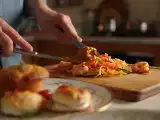 Articoli: Menu del giorno, 18 agosto: cornetti di sfoglia, insalata colorata e muffin con albicocche