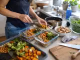 Articoli: Cocinar el lunes para toda la semana: qué guardar en la nevera, qué congelar y qué preparar al momento