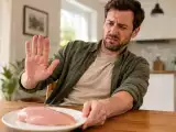 Articoli: 9 alimenti di uso quotidiano che conviene evitare crudi: cosa sapere prima di mangiarli a casa